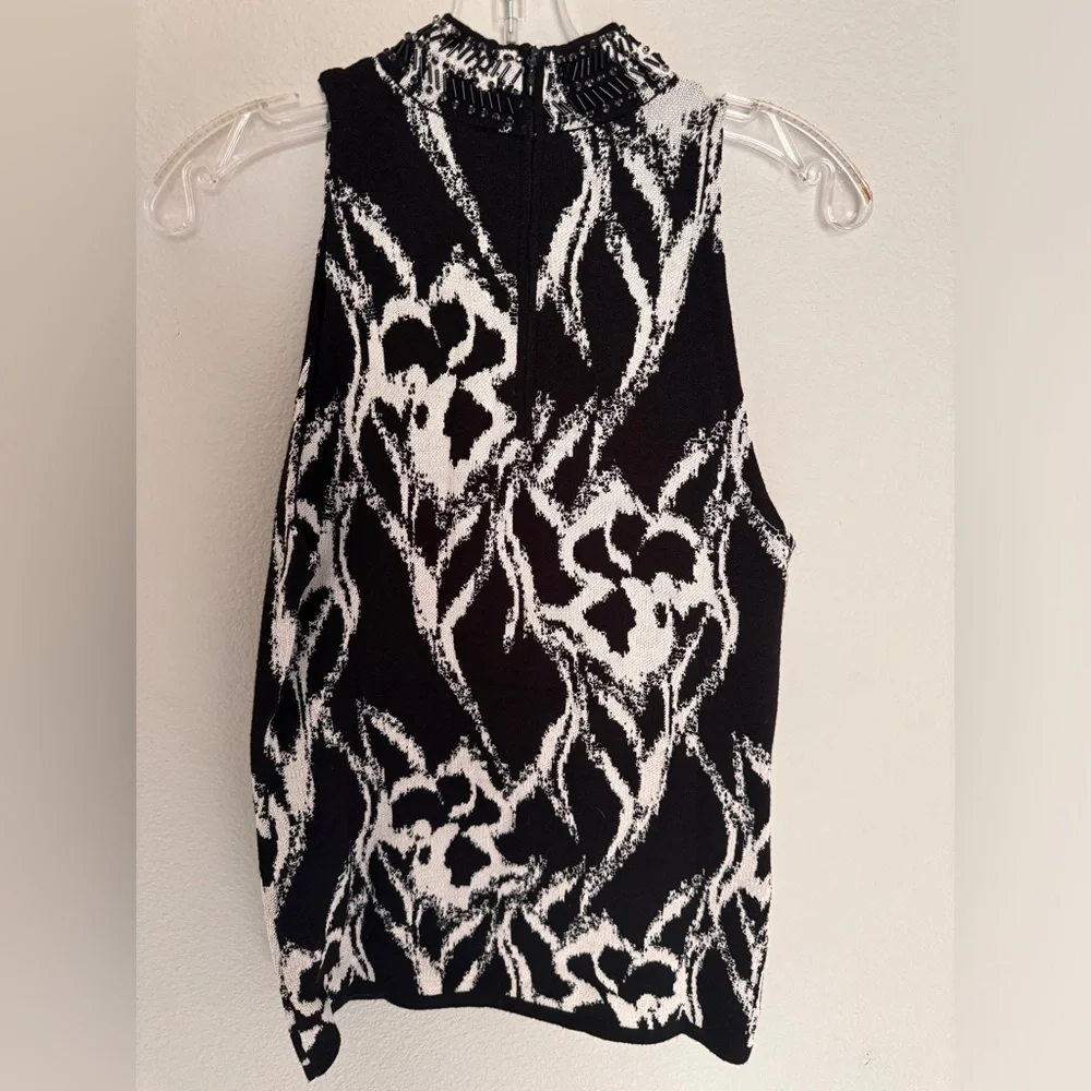 White House Black Market Black/White Knit Top Size Medium Sleeveless - Picture 8 of 8